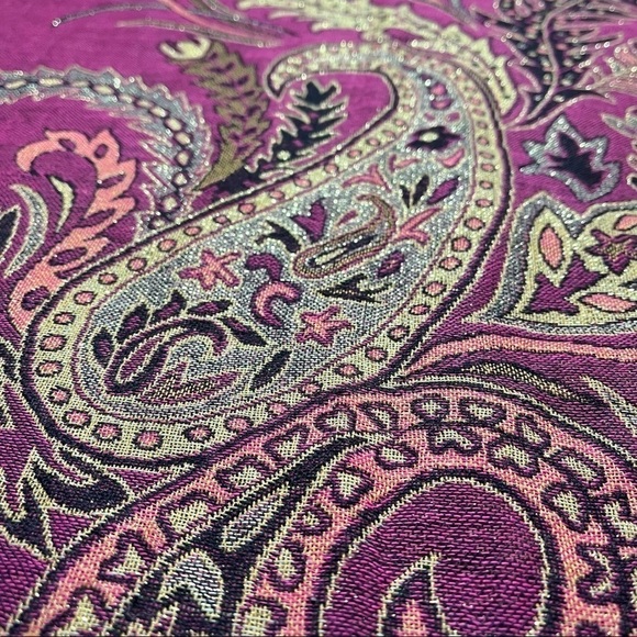 Paisley Print Metallic Gold and Magenta Tasseled Shawl - Picture 5 of 13